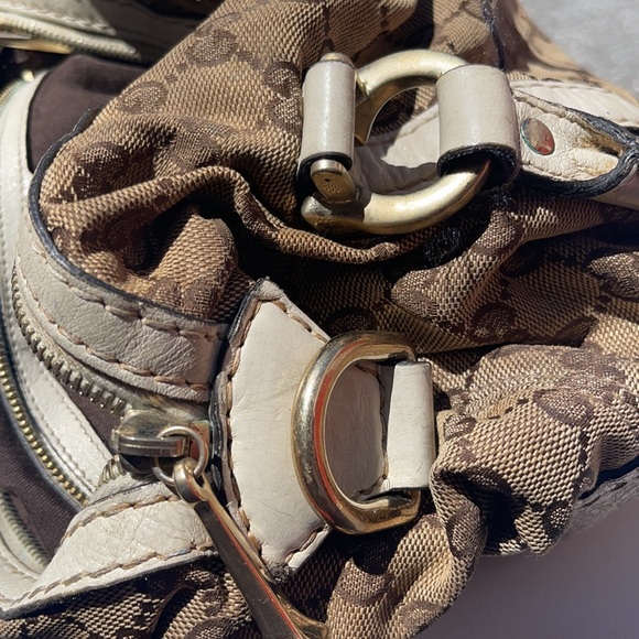 Beautiful Women’s authentic Gucci purse like new on inside no tears no rips - Picture 10 of 13